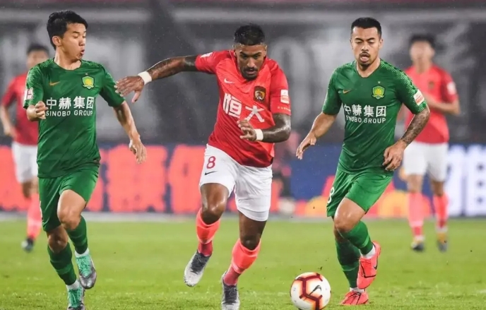 归化李可，签下张玉宁，战胜恒大，八连胜的国安离中超冠军更近了