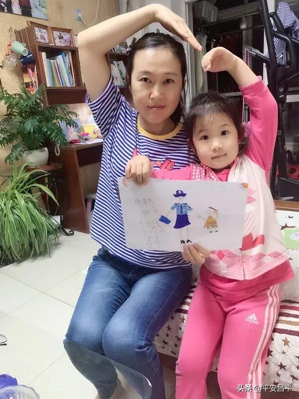 母亲节警察妈妈对警宝的寄语,警宝给妈妈过母亲节