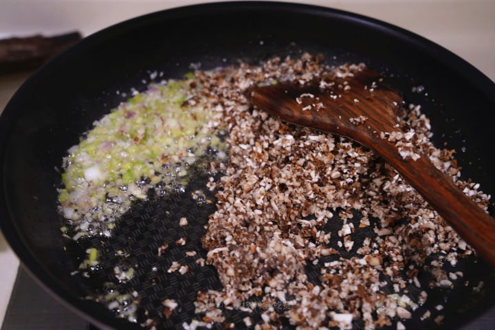 煎牛排时黄油炸到身上怎么办,煎牛排香料总是一煎就糊