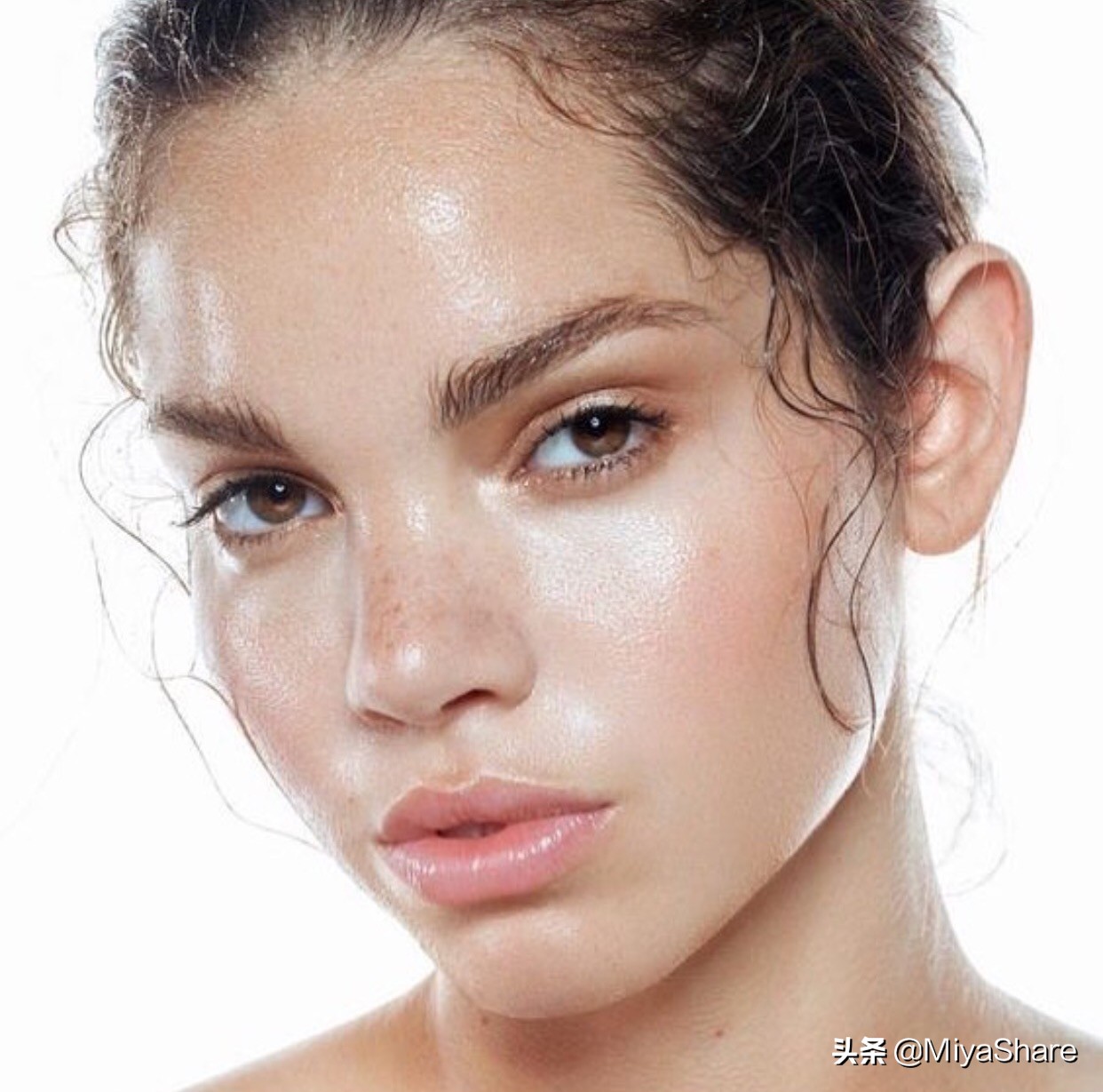 护肤品怎么用都搓泥？别怪角质厚！学会这3个方法解决搓泥问题