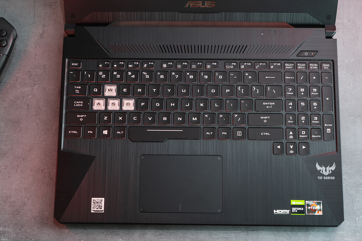 华硕的飞行堡垒7真的很差吗,打着上网课的名义玩游戏