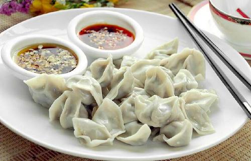 调的饺子馅发干不好吃？学会这4点小技巧，包出来的饺子香嫩多汁