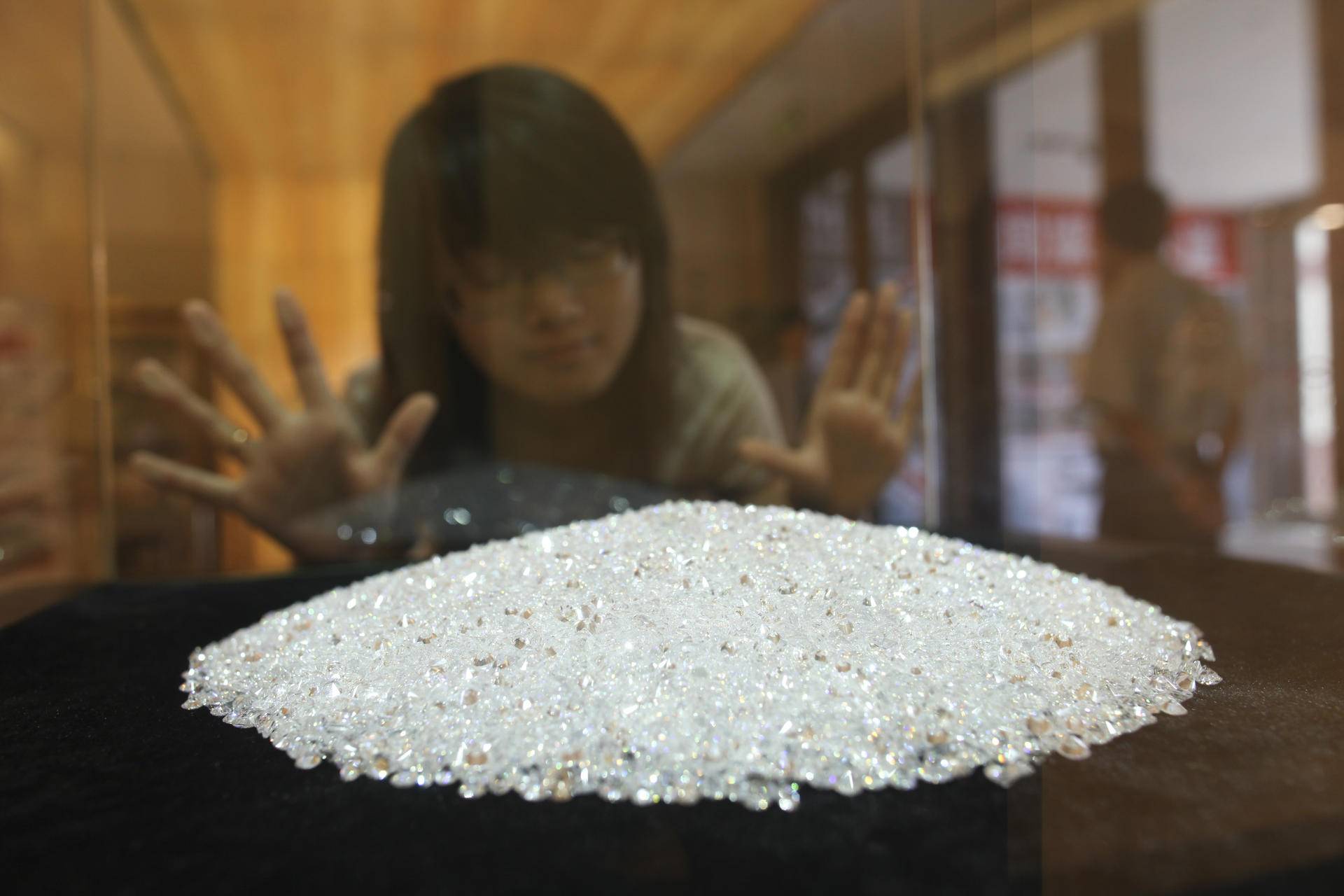 10年前买的钻石戒指只值150,十年前1万8买钻石戒指