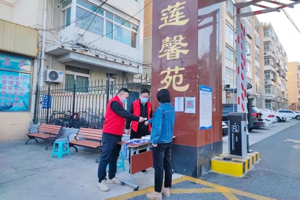 疫情防控暖心执勤,坚守疫情防控点节日慰问暖人心
