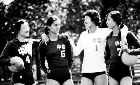 郎平成长的故事：与排球从小结缘，终成中国女排最伟大的教练员
