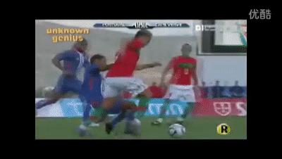 球王也假摔？盘点C罗假摔