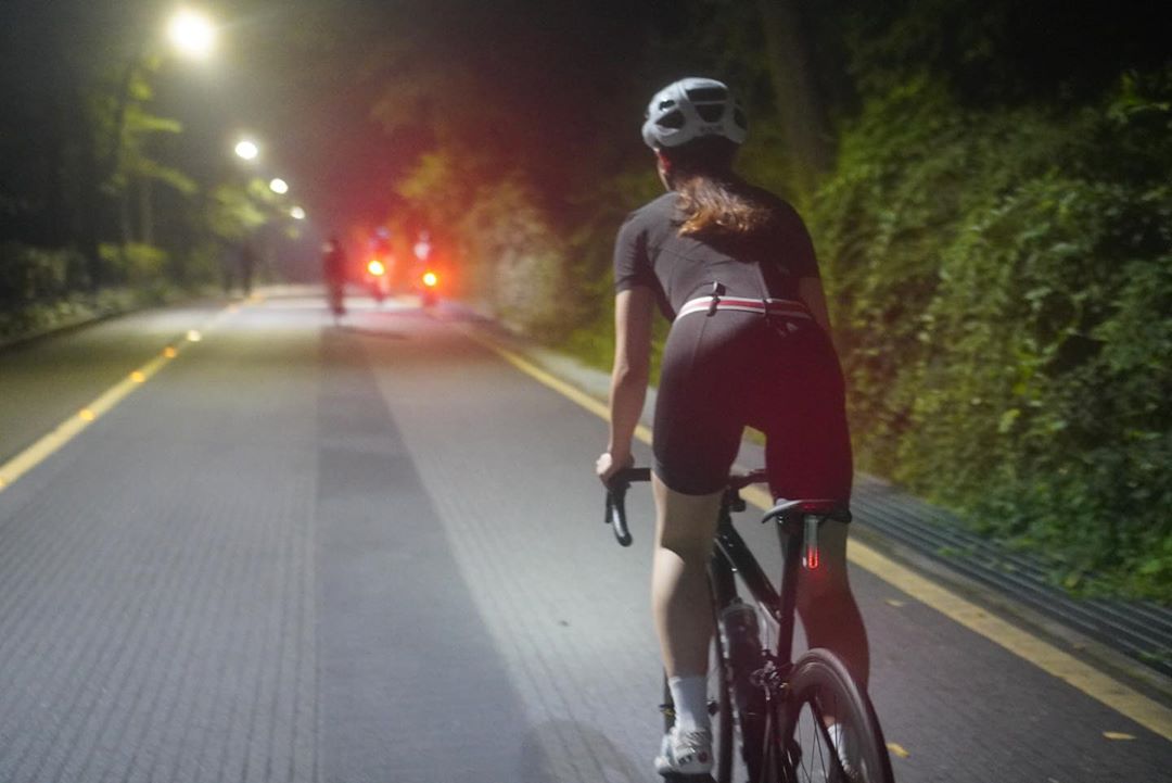 新手就能学会的自行车技巧,1分钟快速学会的车技