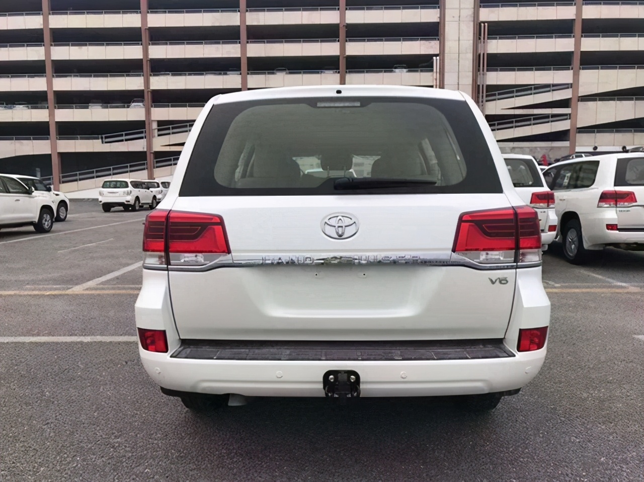 2022款日产途乐对比霸道2700,丰田霸道和日产途乐油耗