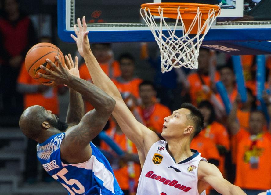 16年中国男篮易建联,当年易建联打胡金秋