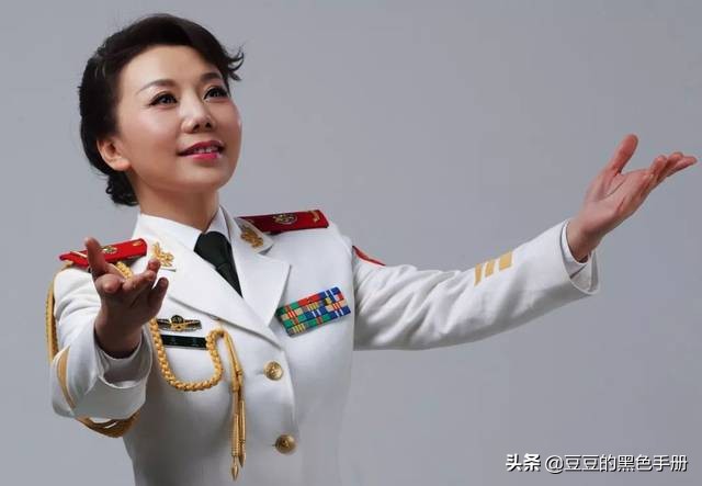 经典军旅歌曲飒爽英姿五尺枪,不会唱就别唱原视频