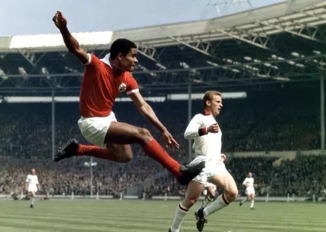 fifa足球世界欧战传奇球员劳尔,欧冠50球梅西