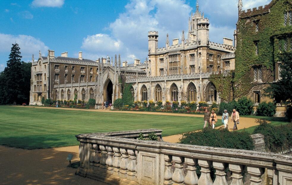 英国老牌名校间的较量！曼大vs爱丁堡大学如何选择？