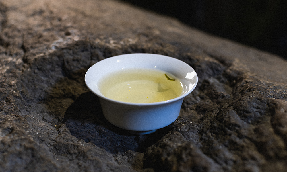 黄山毛峰的特色色香味,黄山毛峰汤色清亮口味柔顺回甘