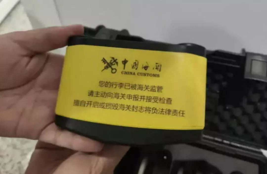 回国行李箱被海关贴上封条怎么办,回国行李被海关加锁
