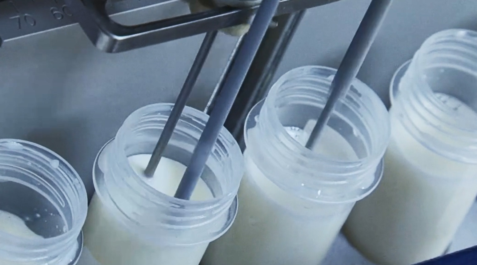 飞鹤奶粉中老年高钙奶粉的配方表,飞鹤奶粉有适度水解蛋白配方奶粉