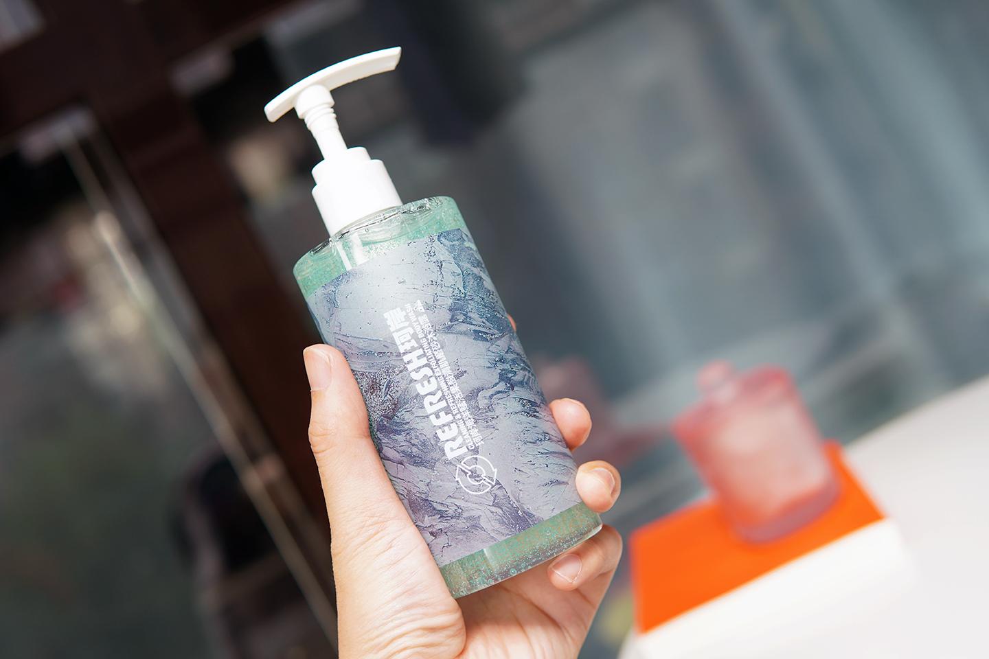 易冲洗不滑腻的磨砂沐浴露,保湿滋润不假滑的沐浴露