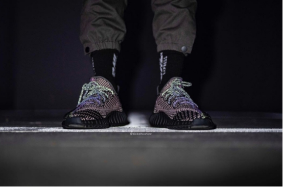 yeezy350亚洲限定粉满天星,黑色满天星yeezy350穿搭