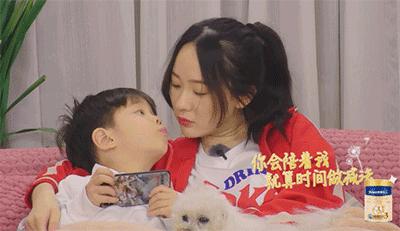 以爱为囚笼管控孩子,殊不知正在毁掉他的人生