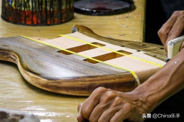 跟随帝声乐器参观世界著名吉他制造商之一Cort印度尼西亚工厂