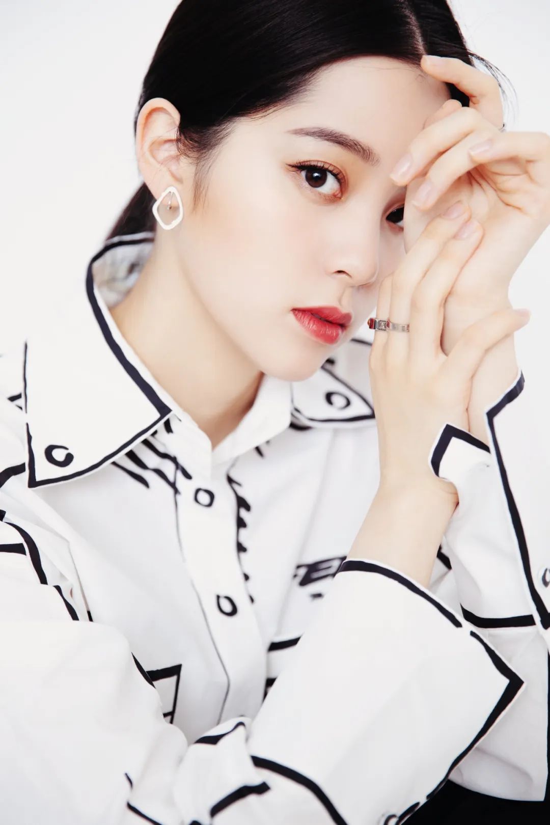 欧阳娜娜同款耳环怎么戴,欧阳娜娜耳环