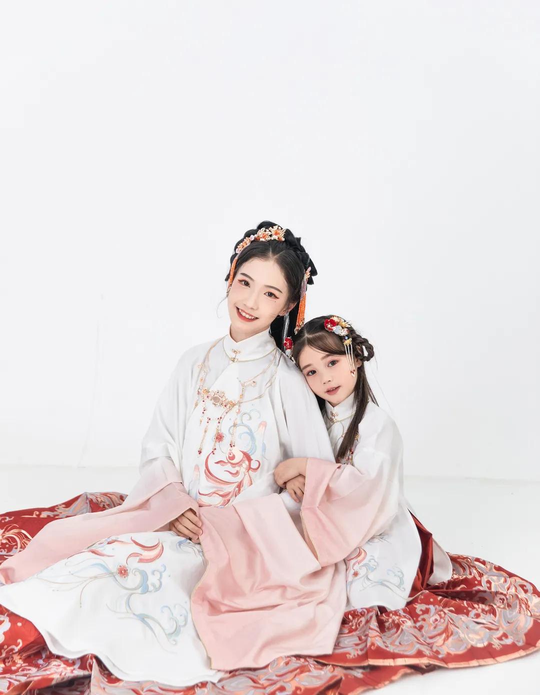 六一儿童节三口亲子拍照姿势,亲子拍照姿势0-6岁