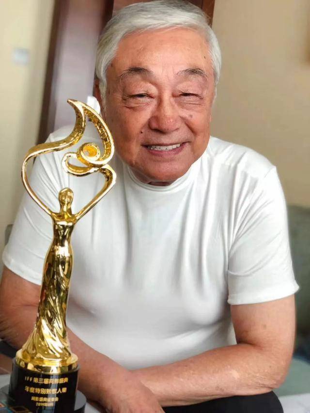 黄老邪得知杨过要娶小龙女,黄老邪终于认了女婿