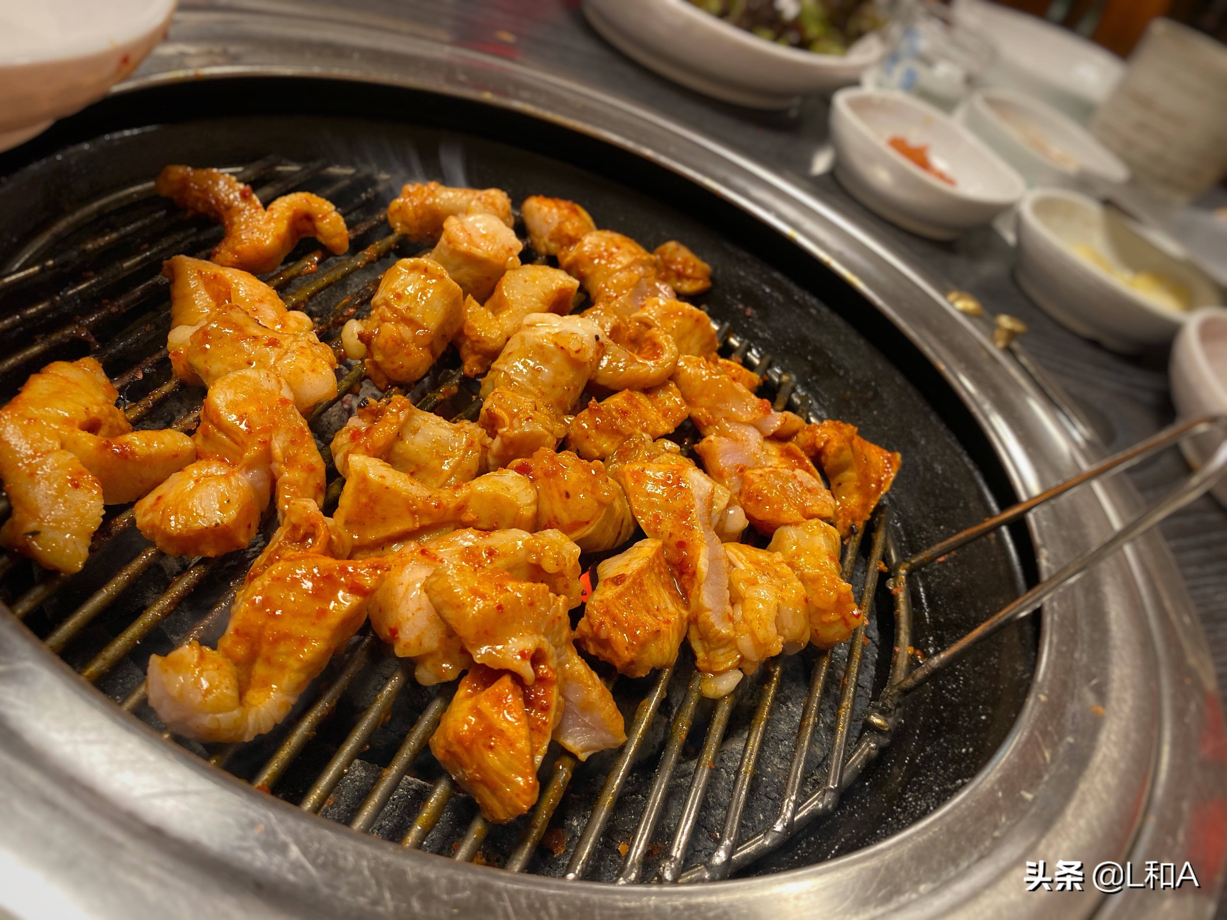 首尔：乙支路的烤内脏专卖店，前韩国总统的老相好