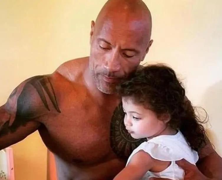 有一种基因叫贾静雯女儿,强森女儿到底有多美