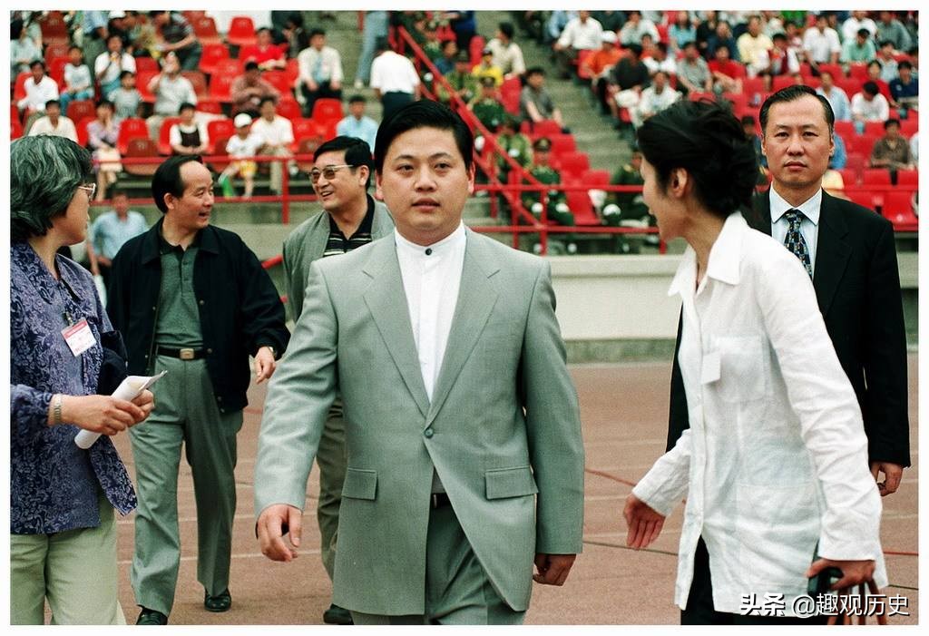 浙商传奇王均瑶：中国民营包机第一人，通过烂尾楼改造净赚1个亿