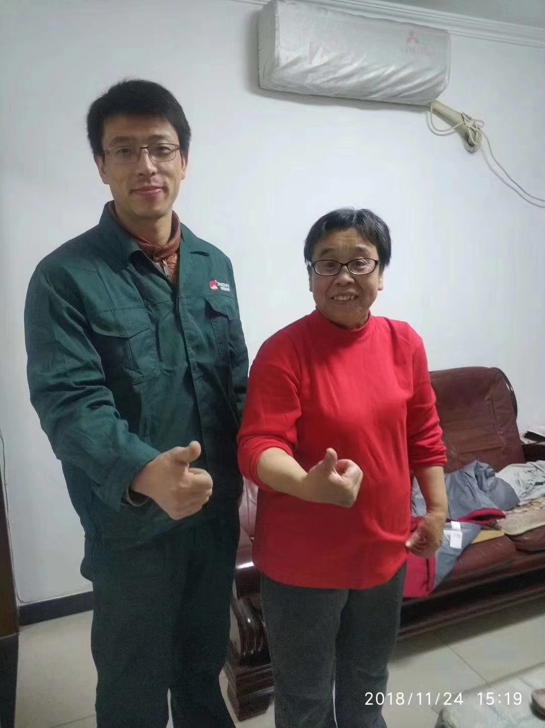 走进百家社区义服千户居民——重阳节今朝装饰社区服务行