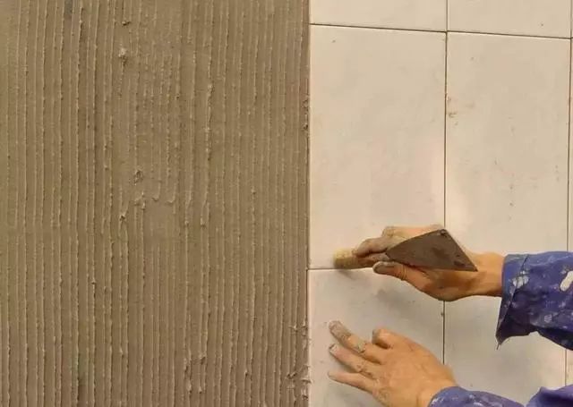 瓷砖胶能不能加水泥混着用,瓷砖胶填缝了怎么办