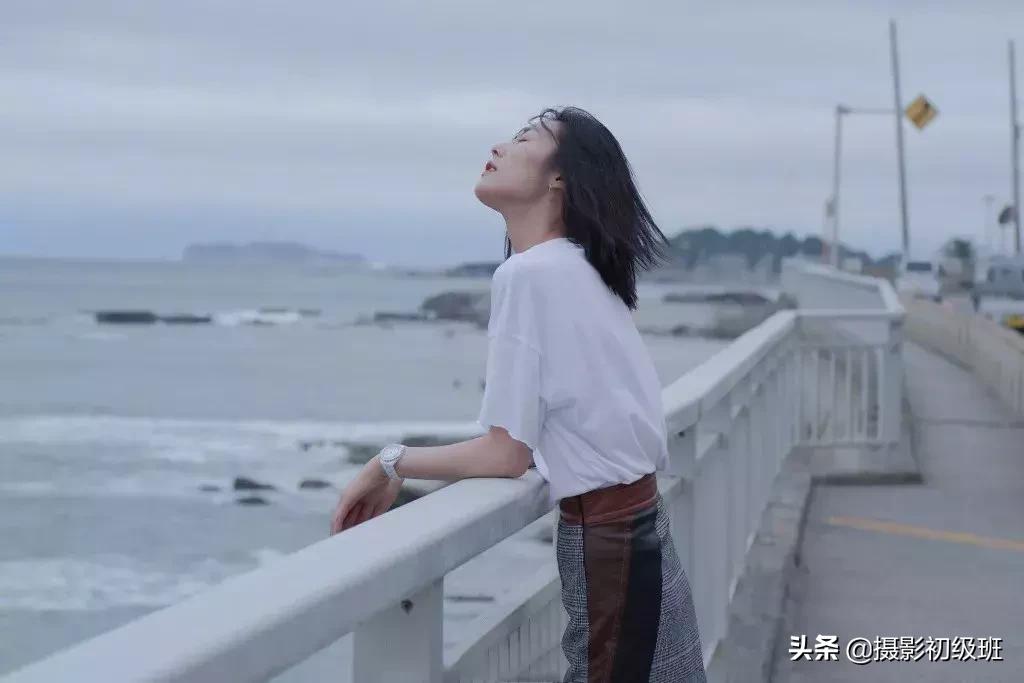 拍照怎么摆姿势更自然,如何拍照姿势不僵硬