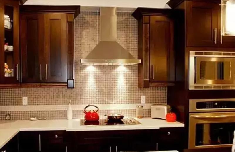 油烟机侧吸和顶侧双吸到底哪个好,吸油烟机怎么选顶吸