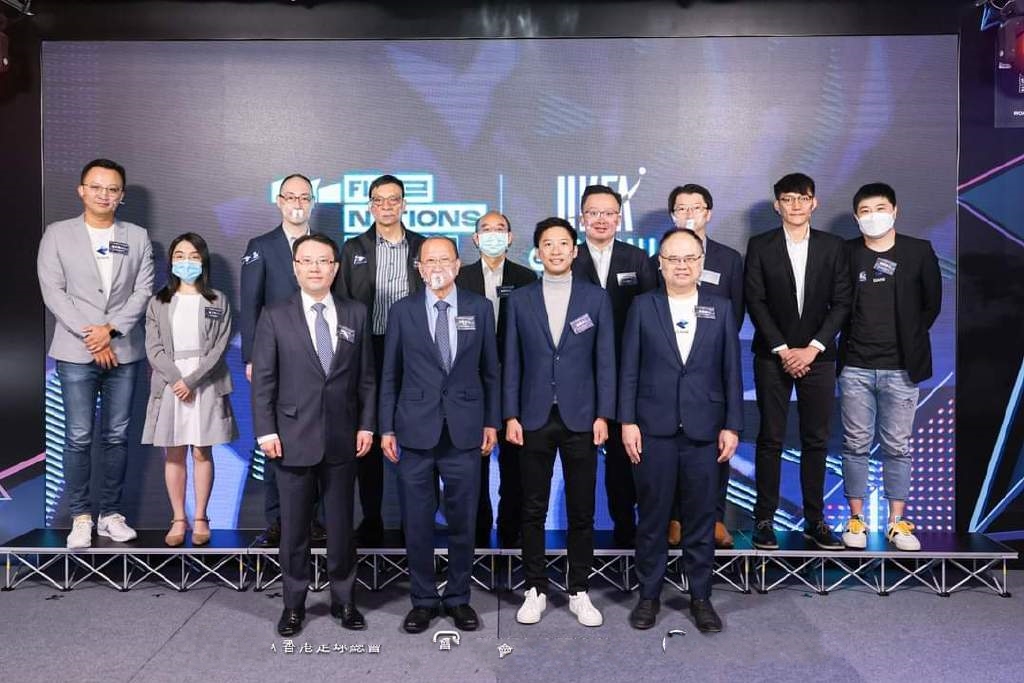 郭晶晶穿衣服十分简约,郭晶晶出席活动穿搭照片