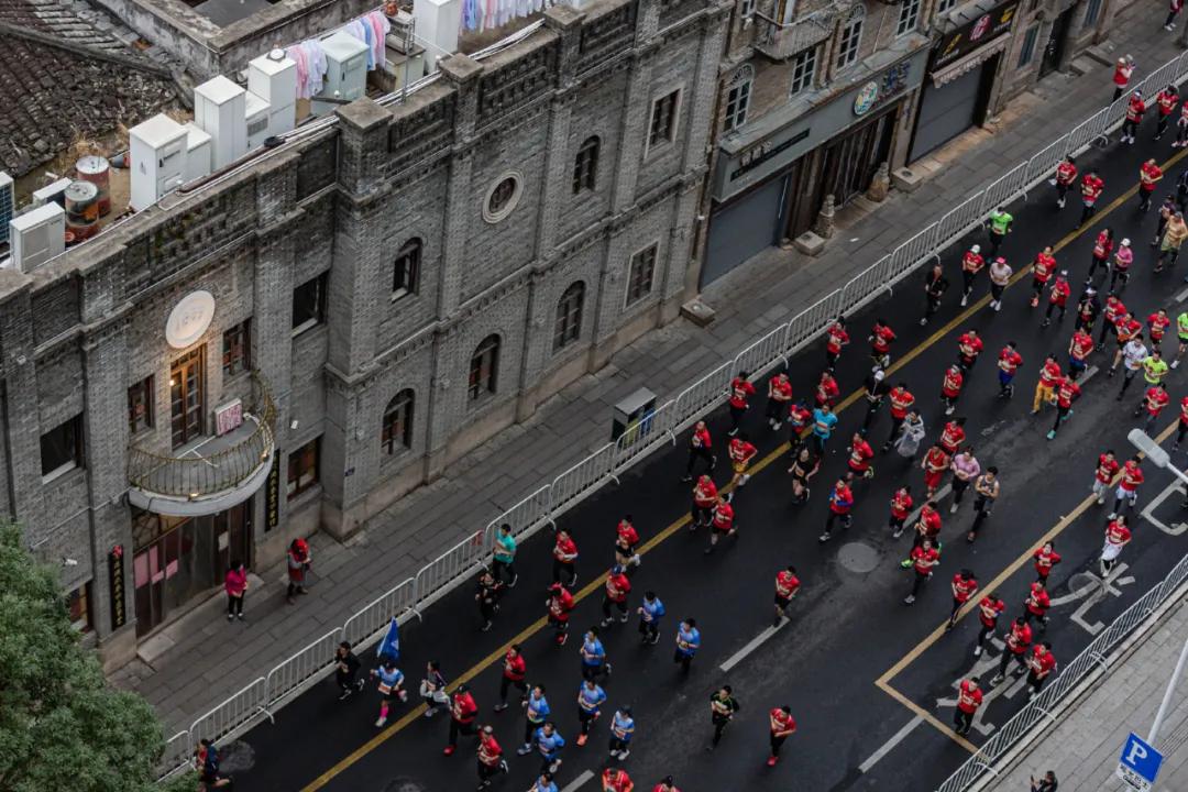 穿什么跑|台北马拉松前100名的精英选手都穿什么跑鞋