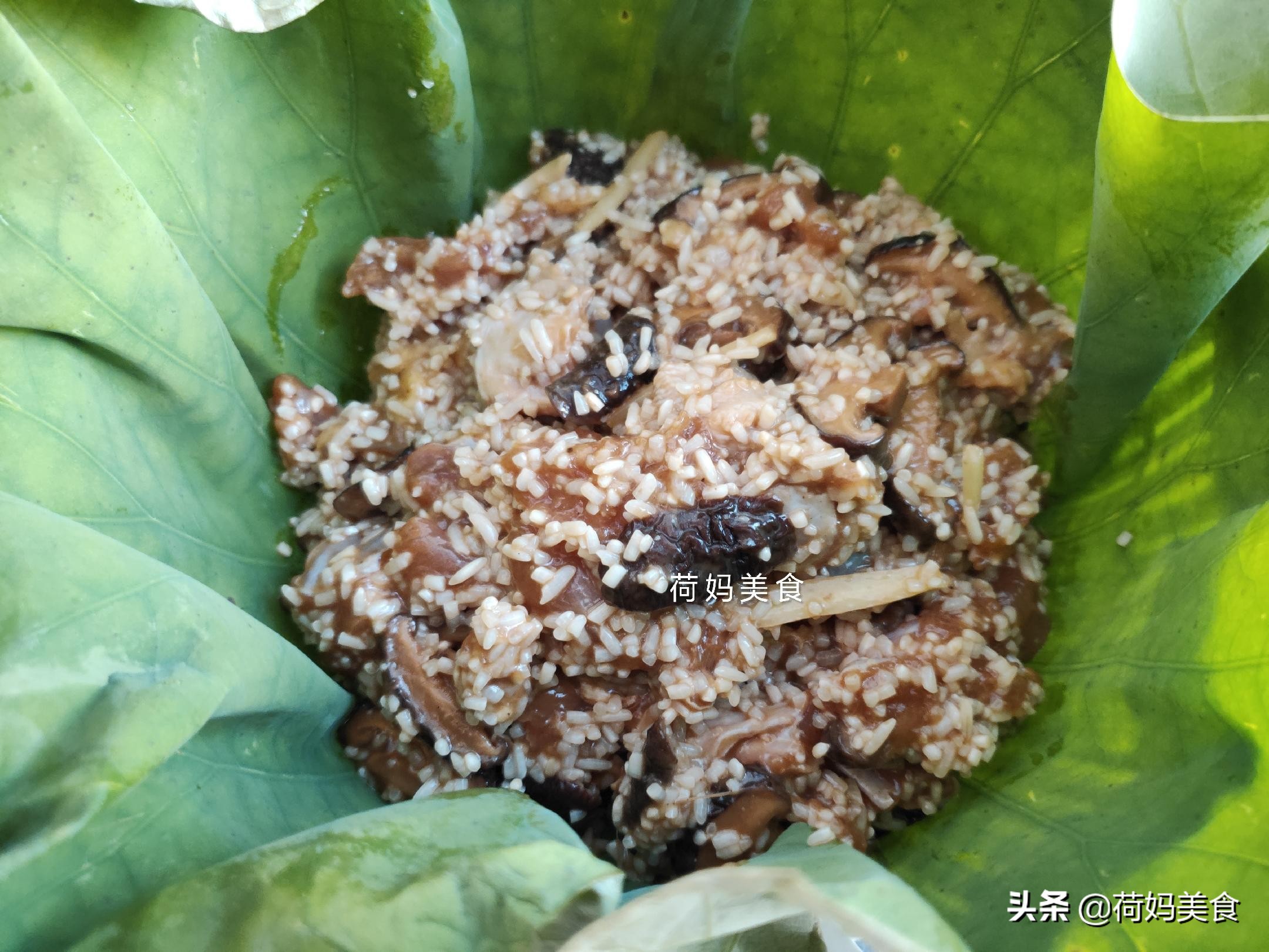 教你在家做荷香糯米鸡，清香软糯，入口滑嫩好吃，简单几步就搞定