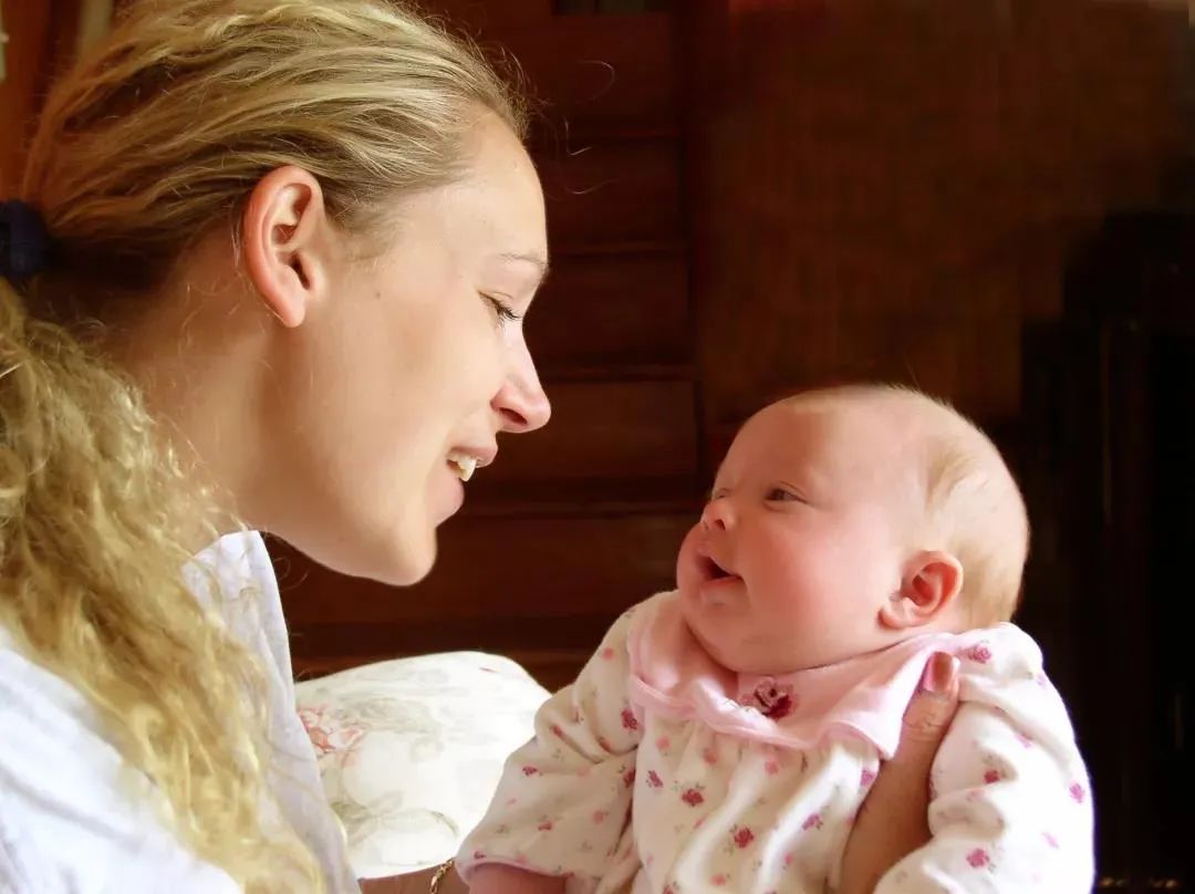 隆过胸的妈妈,母乳里真的有毒吗?