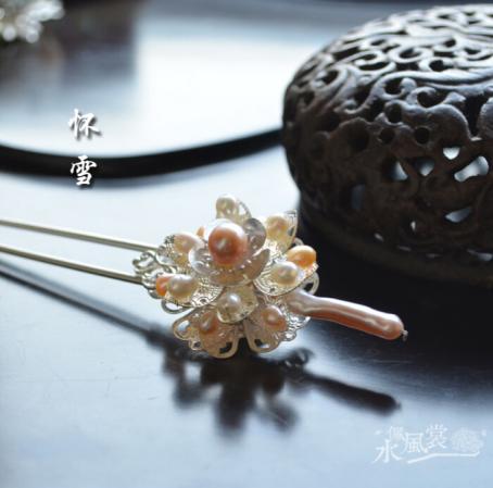 一簪二钗三步摇原话,钗簪步摇梳有什么区别