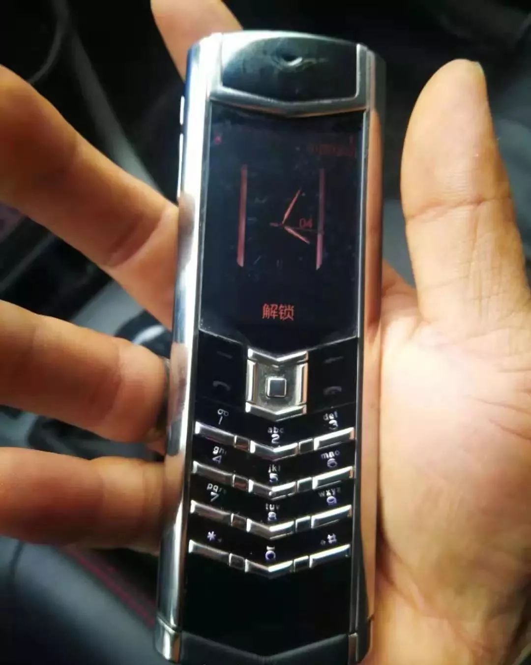 成都捡到手机,出租司机捡到手机20元