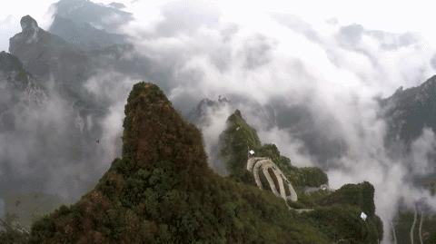 990米峡谷险峰翼装飞行、世界级大咖齐聚桥牌公开赛…湖南都市现场直播