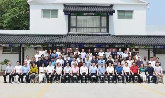 近几年眼镜行业为何走下坡路,眼镜行业怎么走出现在的局面