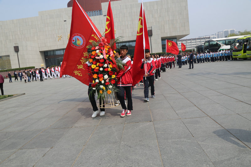 祭奠缅怀英烈,传承红色基因——益民中学组织学生到华东革命烈士陵园进行祭奠扫墓活动