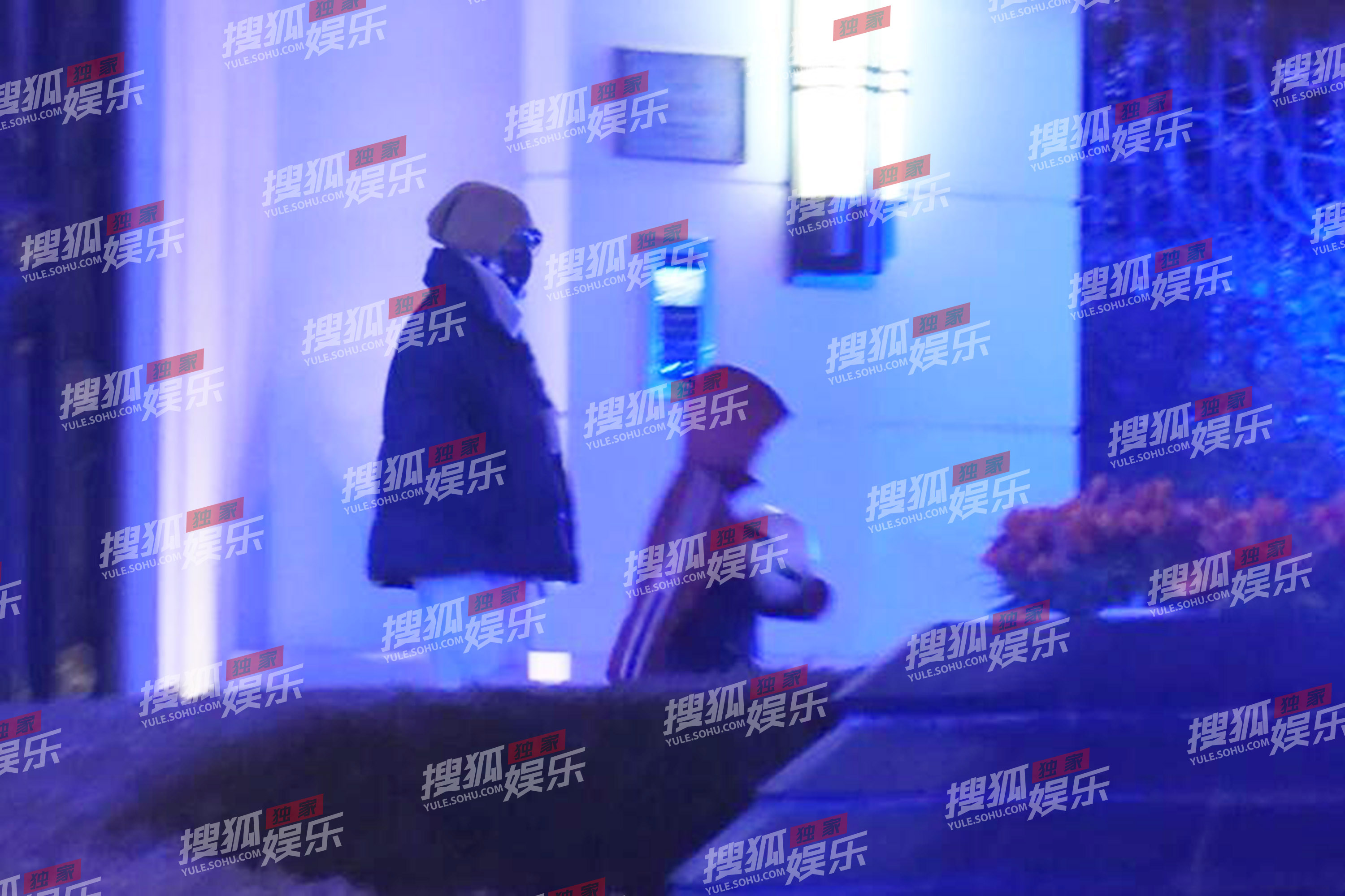 王宝强前脚到前妻家接娃，女友后脚夜会四男，冯清会是马蓉第二吗