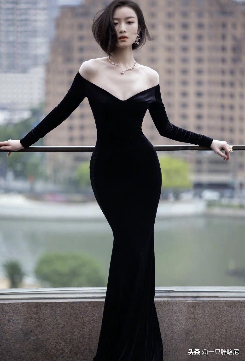 脸黄染什么头发好看又显得年轻,黄头发颜色减龄显白