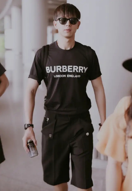 今年最流行颜色t恤男春季,男士30-40潮流穿搭t恤衫