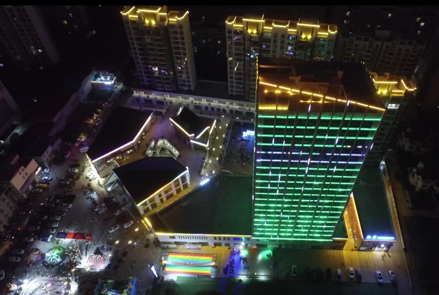 火爆｜N多品牌服装扎堆入驻宝丰观府·万象天街，潮生...