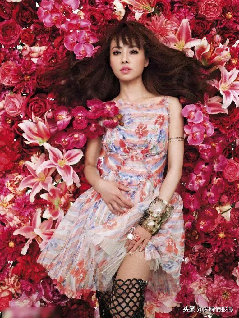 从舞蹈白痴到舞娘，唱歌成就仅次于王菲，传奇亚洲歌后但情路多舛