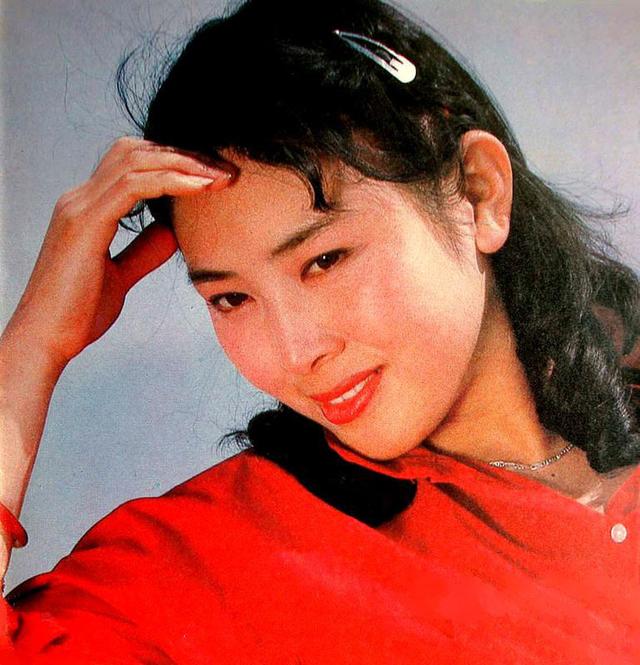 80年代风华绝代的女明星,80年代上影厂3位美女明星
