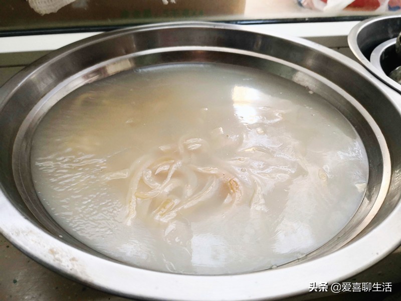 怎么做清澈透明的猪皮冻,如何做有嚼劲的猪皮