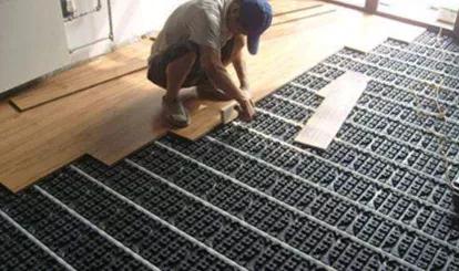 集中供热湿式地暖和干式地暖价格,干式地暖的费用比湿式地暖贵多少